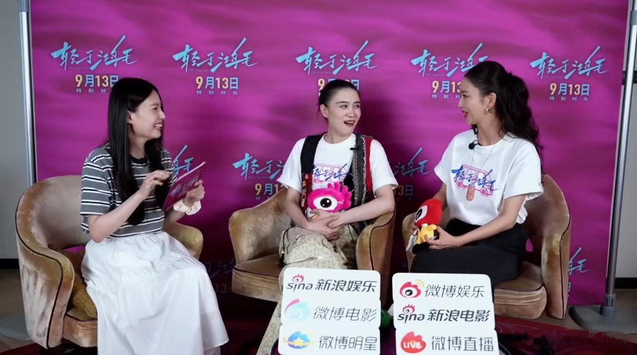 宋佳说小酒窝天生吃演艺圈这碗饭好好，希望大家都来期待一下电影《轻于鸿毛》~不仅有