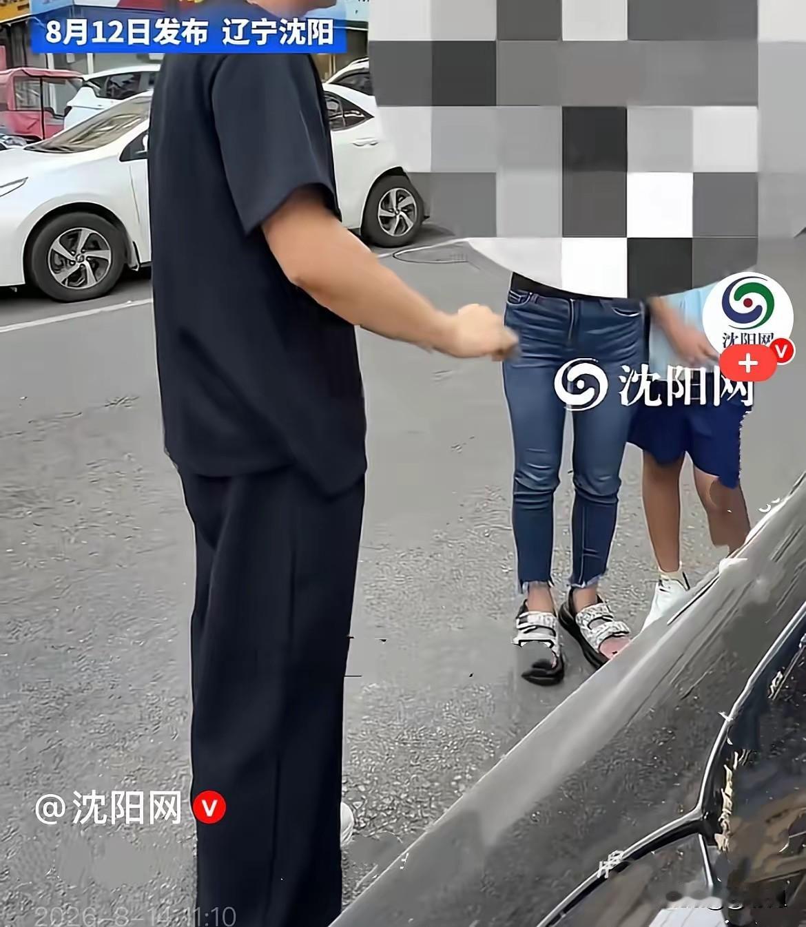 近日，辽宁沈阳一车主正在家里休息，突然接到电话，说自己停在楼下的奔驰车被刮了，他