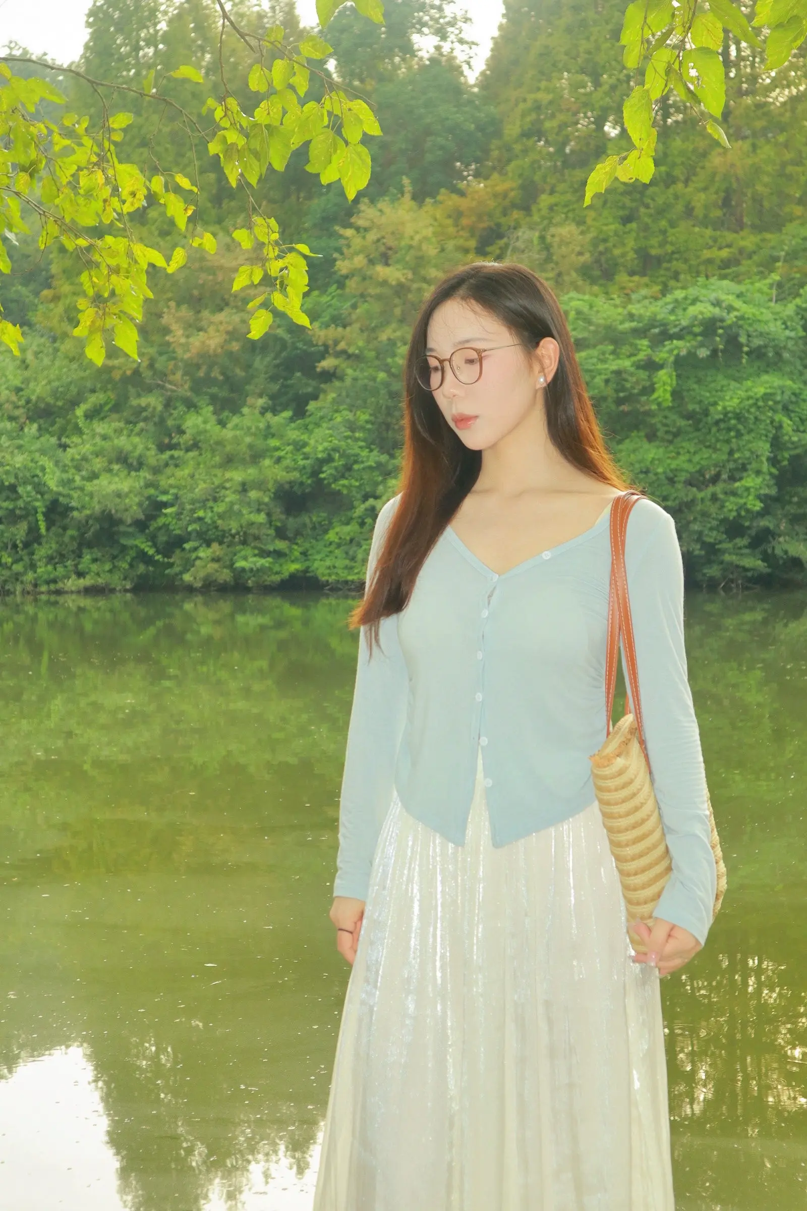 恩师翠萍 哈哈哈哈。女孩子就应该这么坐