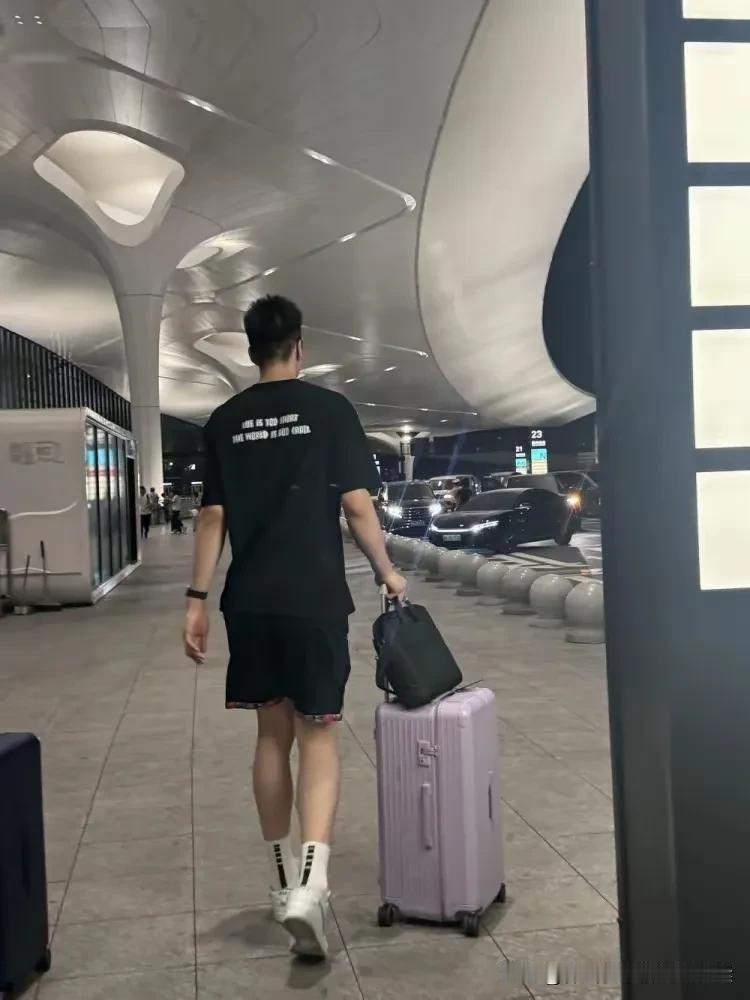 追梦少年余家豪前往西班牙！未来增加一些灵动感就是最大的收获！