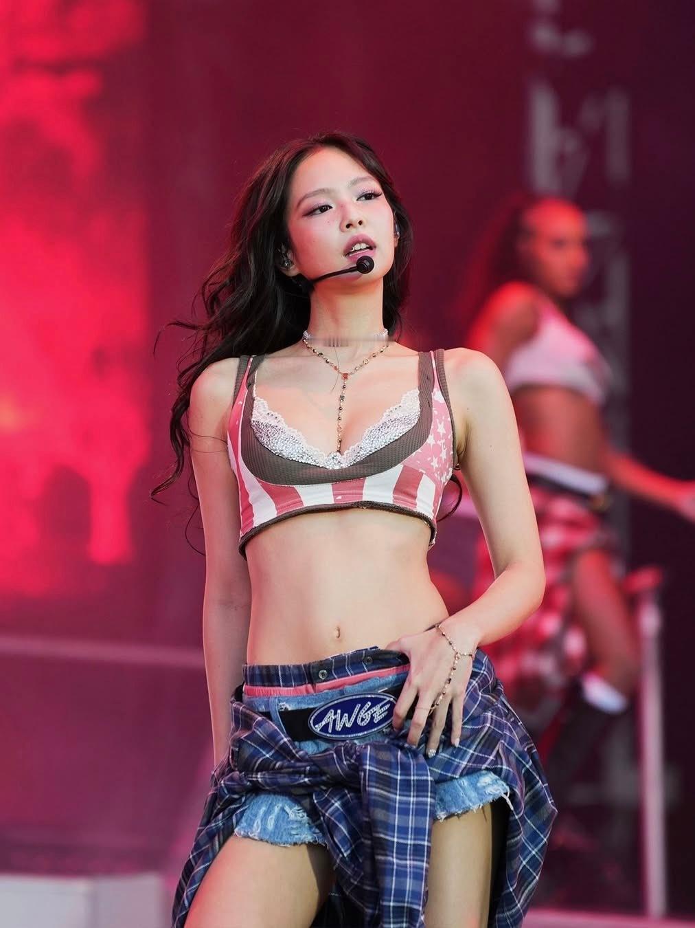 Jennie纽约GovernorsBall音乐节的演出曲目Intro + Fil