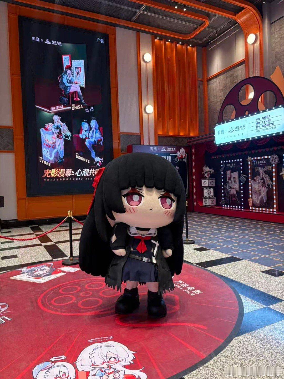 人偶打工也火力全开了 什么是快乐星球？就是看人偶大头跳舞！舞姿丝滑可爱，节奏拿捏