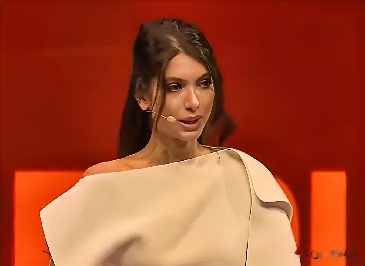 礼萨·巴列维之女，努尔·巴列维:“我们不是在争夺王位，我们正在为一个被剥夺自由4