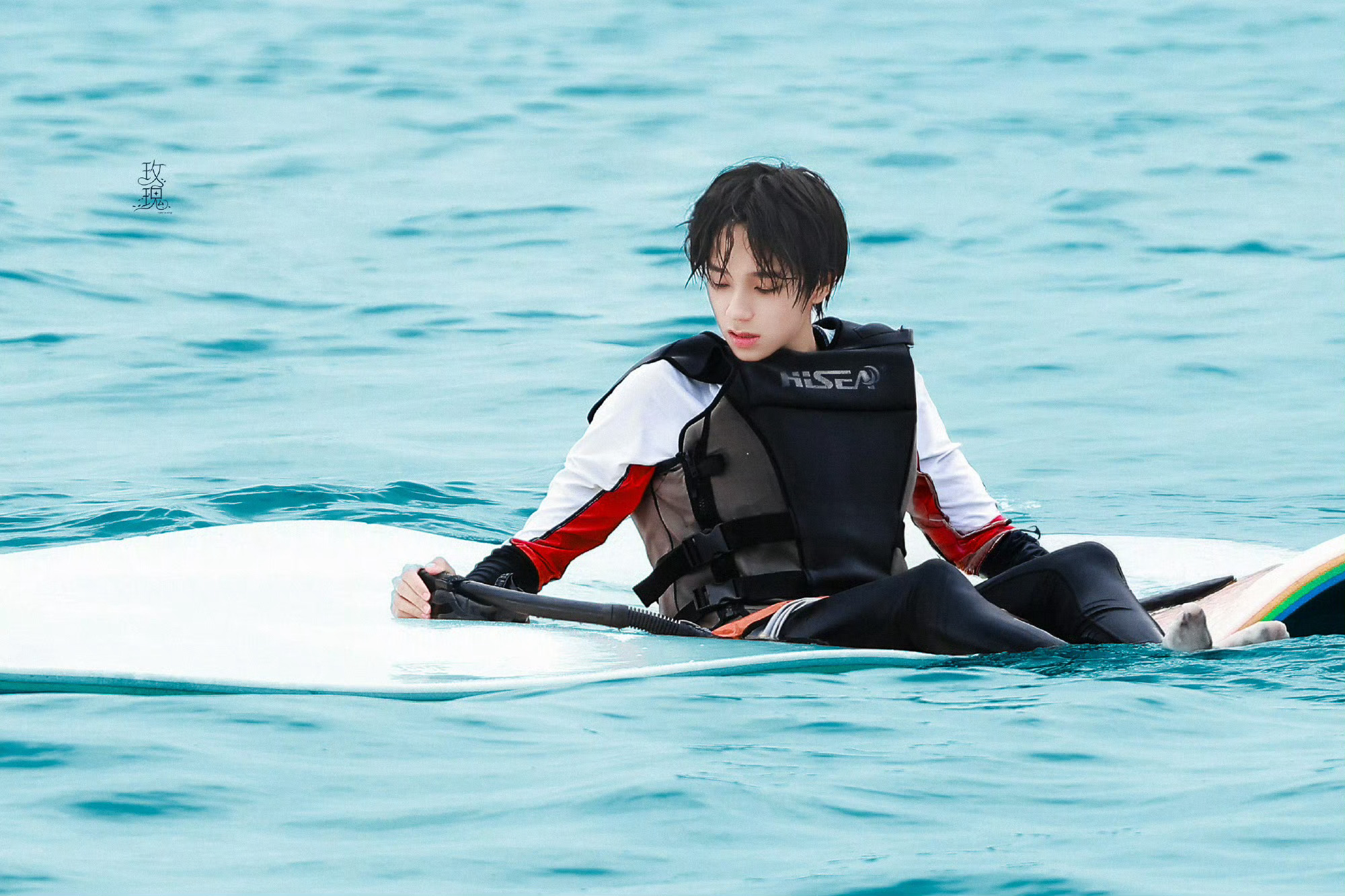 王橹杰野性骨相藏不住了天塌下来有王赂杰的骨相顶着，帅哥你随便吧cr.logo 