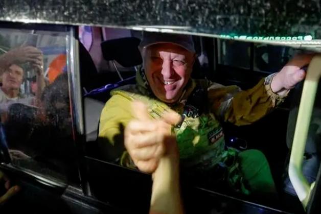 关于这场兵变的双簧说，甚嚣尘上，一方面说是瓦格纳想骗CIA的钱，CIA要瓦格纳去