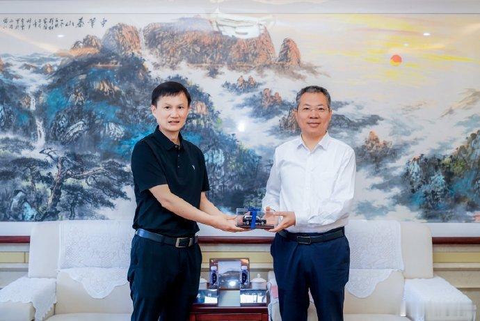 岚图获得了泰山皮肤 6月2日，岚图汽车与泰山文旅集团达成战略合作 。活动现场岚图