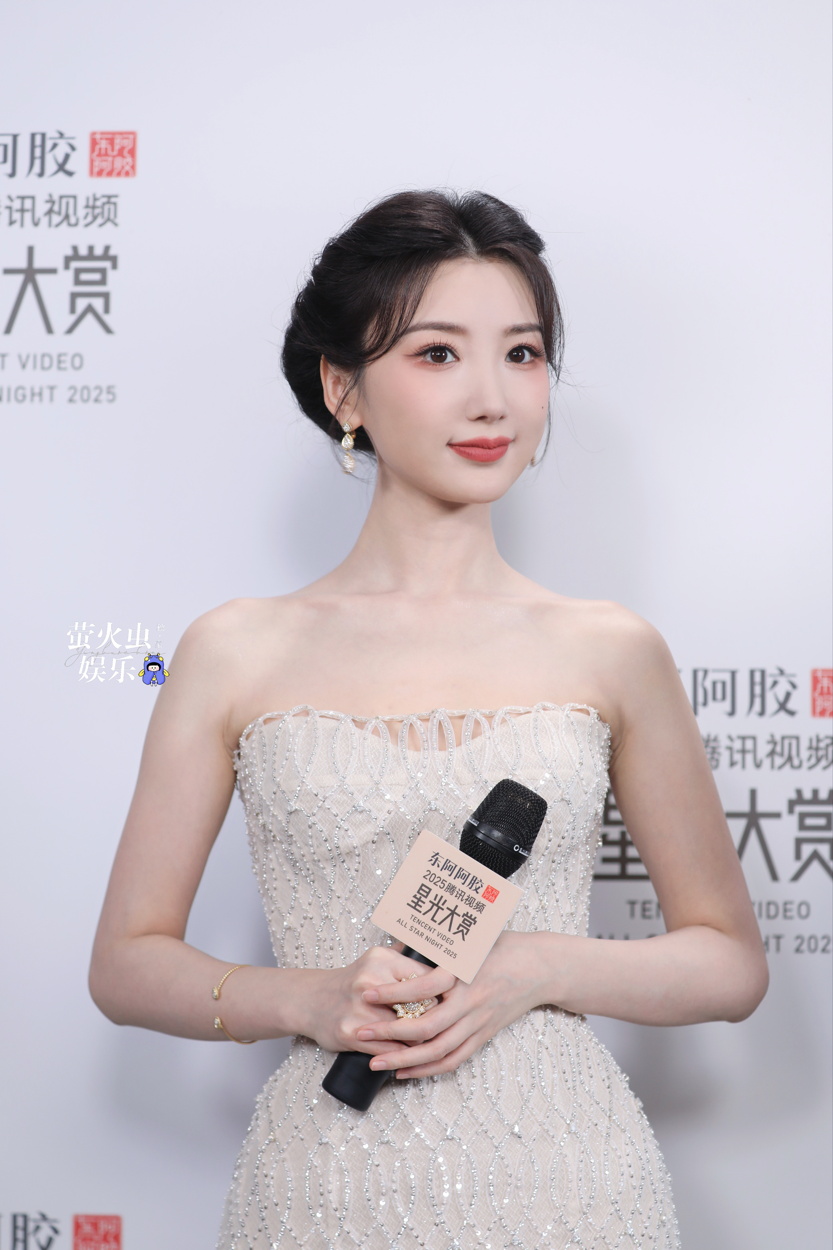 毛晓彤  毛晓彤红毯图来啦优雅的贵气猫猫腾讯视频星光大赏星光大赏红毯毛晓彤星光大