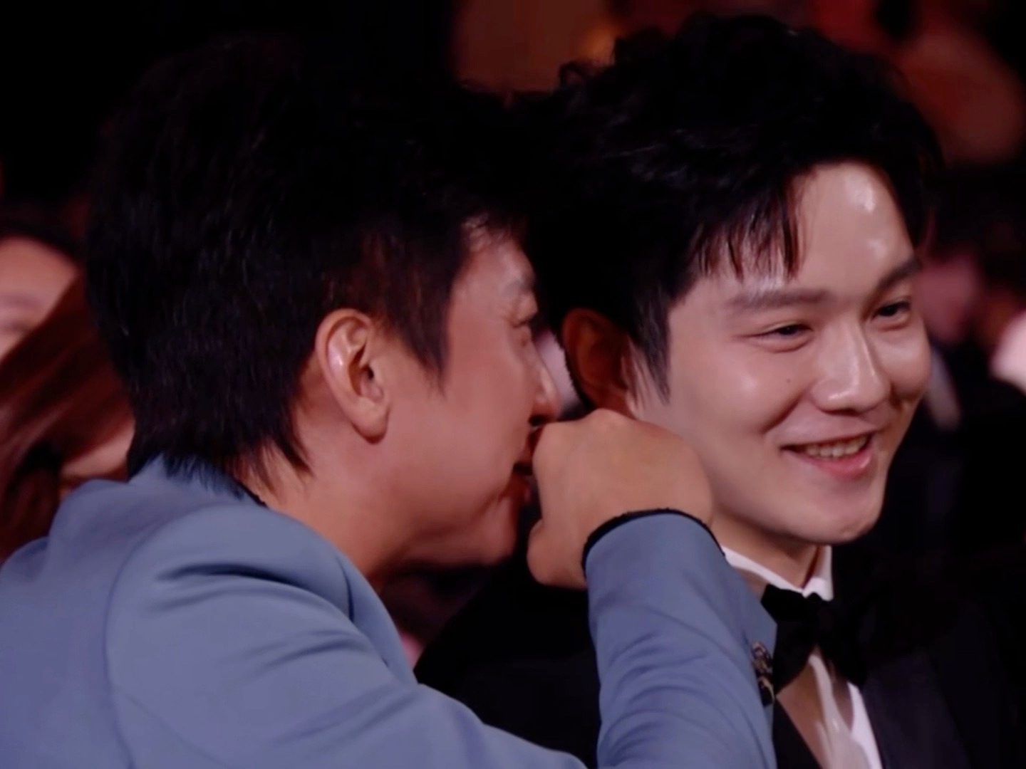 邓超在和樊振东聊什么啊啊啊啊怎么笑这么开心！！！ 