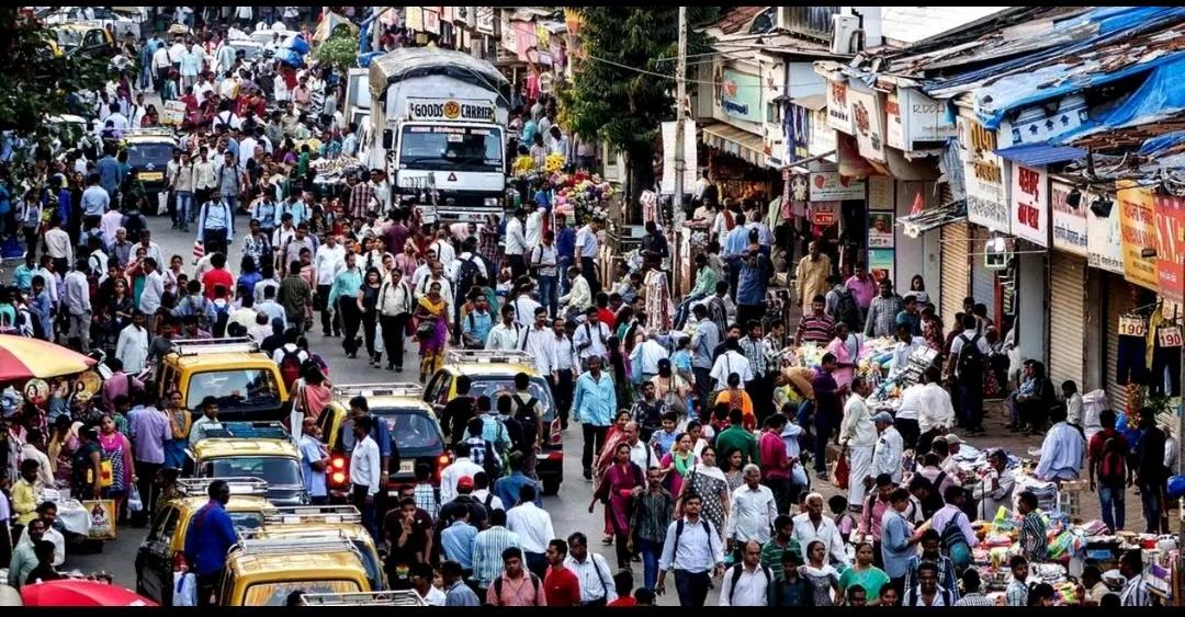 印度人口高达15亿，却发展不起来，主要原因是婆罗门与刹帝利吃拿卡要太严重了，比如