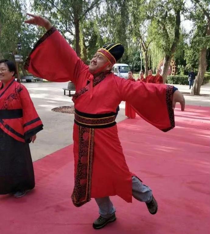 北大教授孔庆东大闹春晚尴尬了谁？网络盖子一旦被揭开才发现全是狗血。

近日，一则