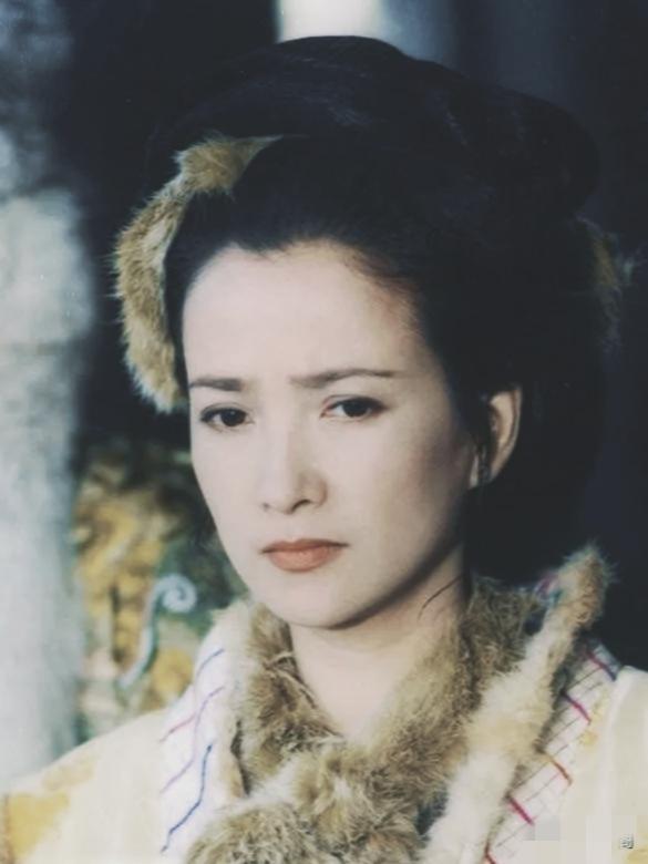 何晴
61岁离世，
评论区最高赞的“社保到底还交不交”，戳中了多少人的软肋？这话