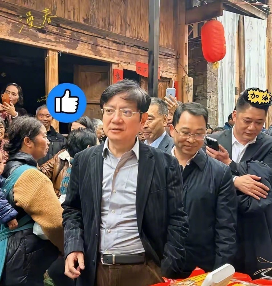 记录者[超话] 据说，网红校长郑强65岁退休后，前往贵州山区教书育人去了。目前无