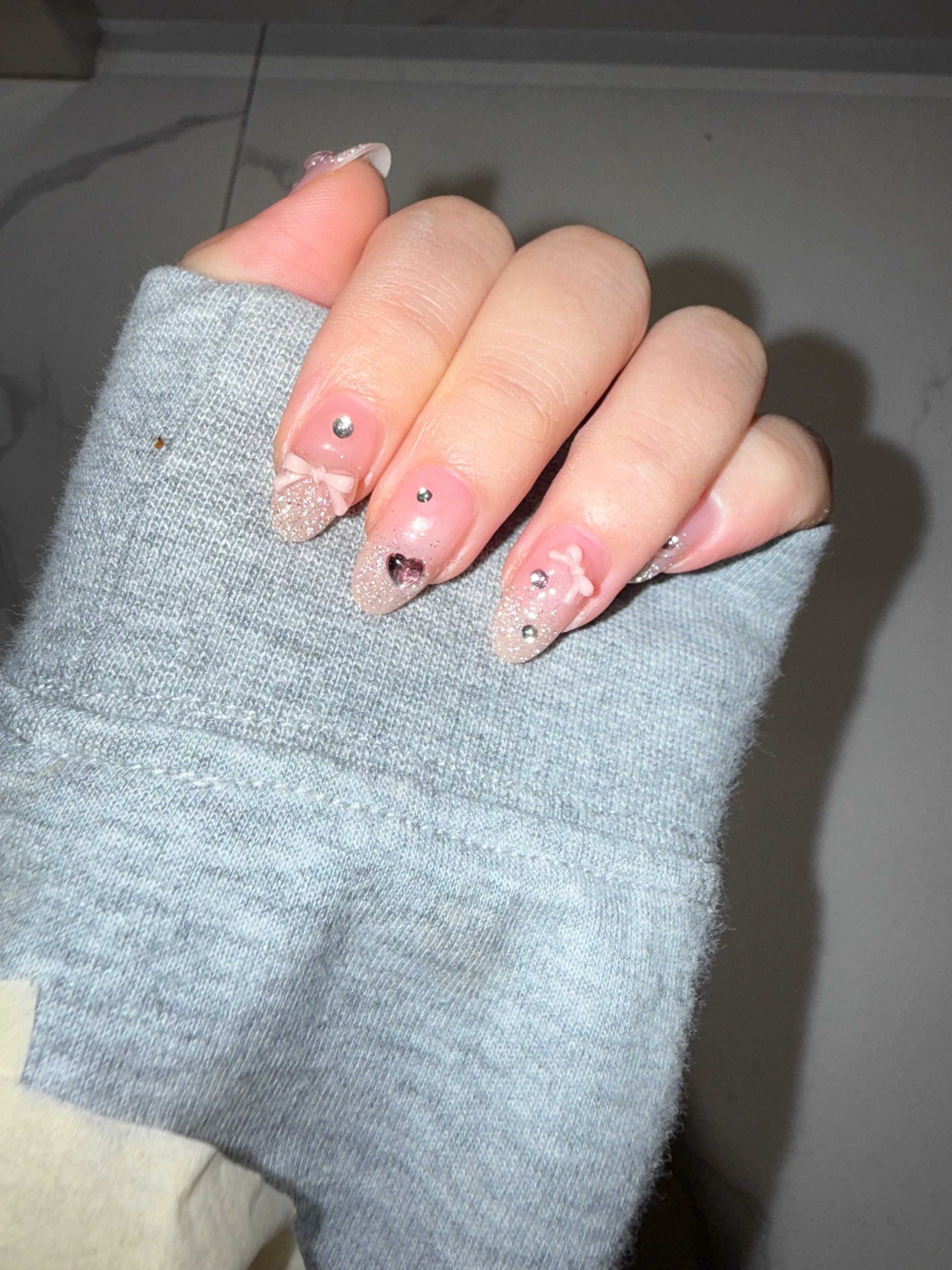 诶？你怎么知道我做了新美甲[震惊] ​​​