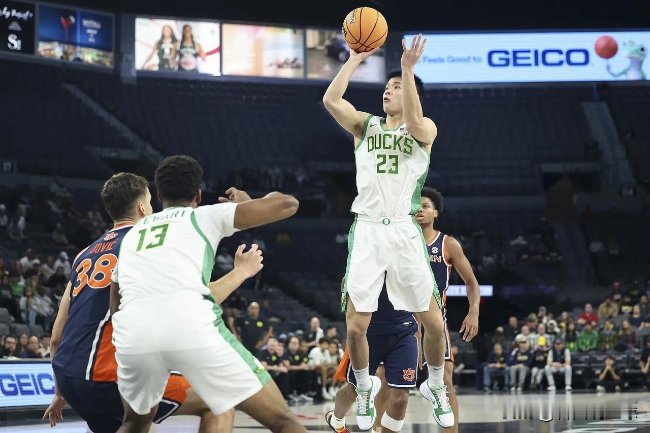 中国球员林葳在经过上一场比赛的DNP后，今天重新获得出场机会。在俄勒冈大学对阵南