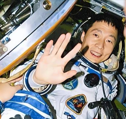 杨利伟为什么后来再也没有登天？其实，他能够活着回到地球就已经是万幸，在他攀登太空