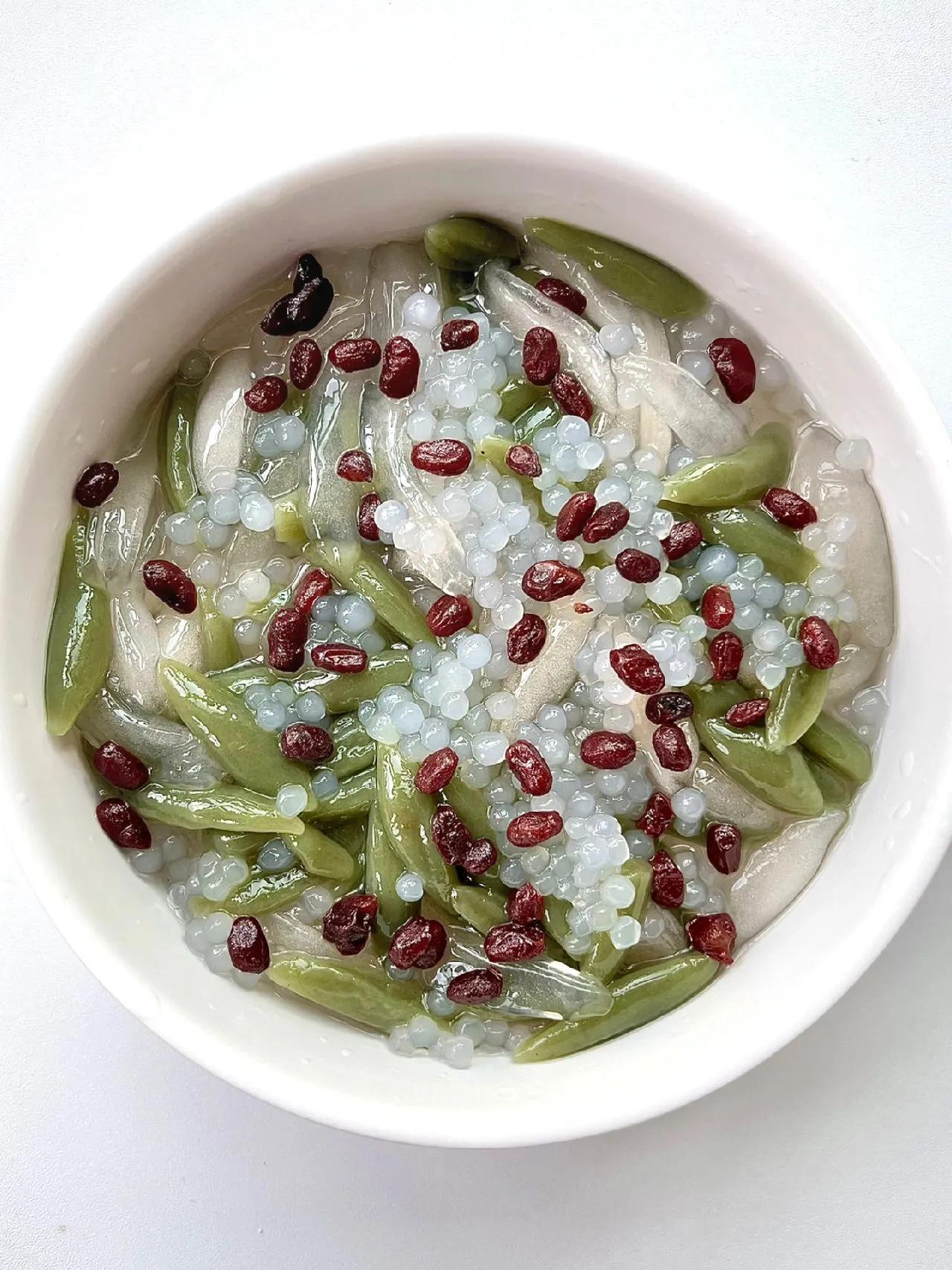 有幸在亲戚家吃过一回，被惊艳到了!
       这个糖水真的巨巨好吃呀！冰冰凉