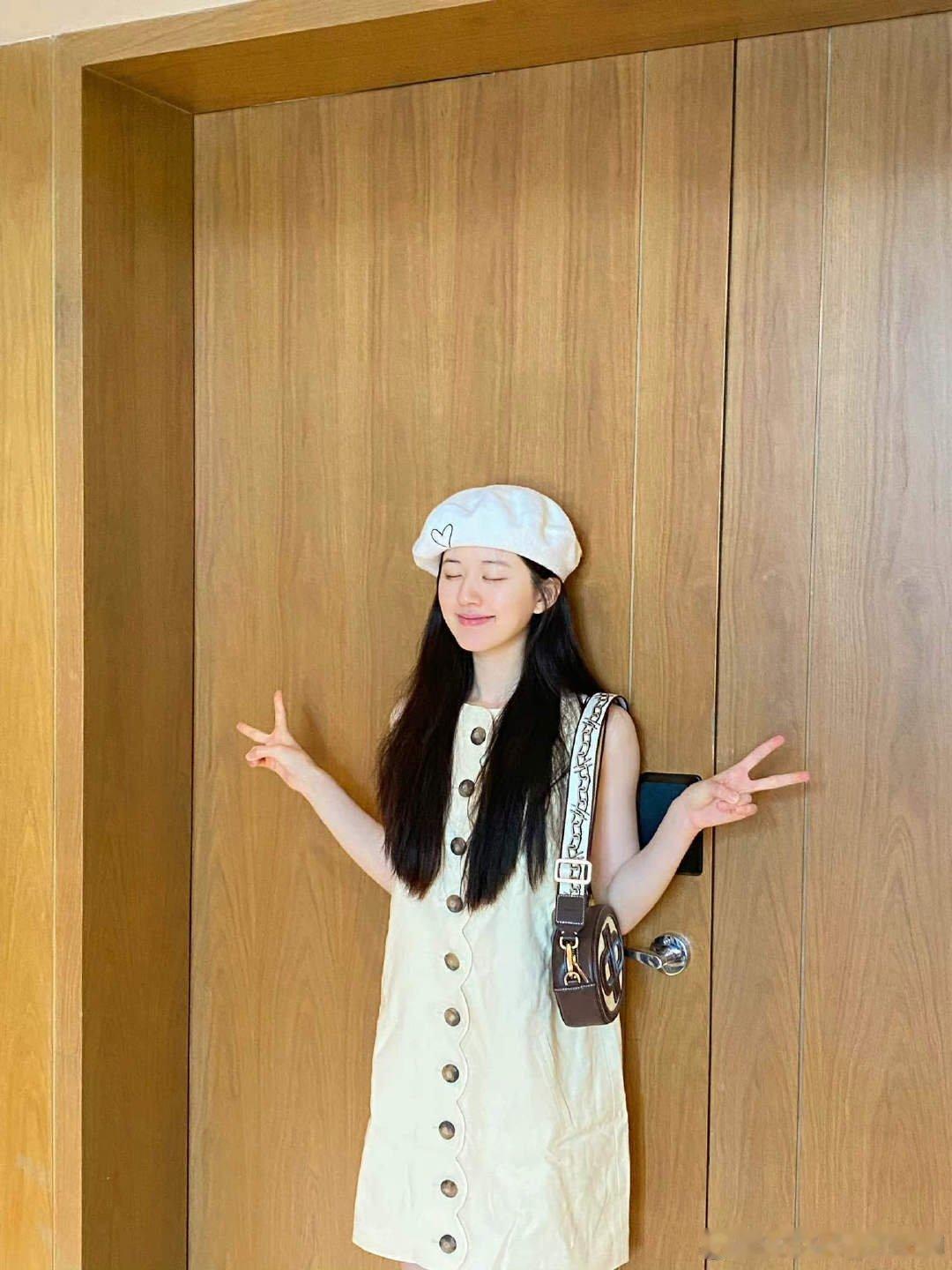 赵露思[超话]  赵露思代言美力城高科技鹅绒服 / 赵露思 寒冷如约而至❄️今年