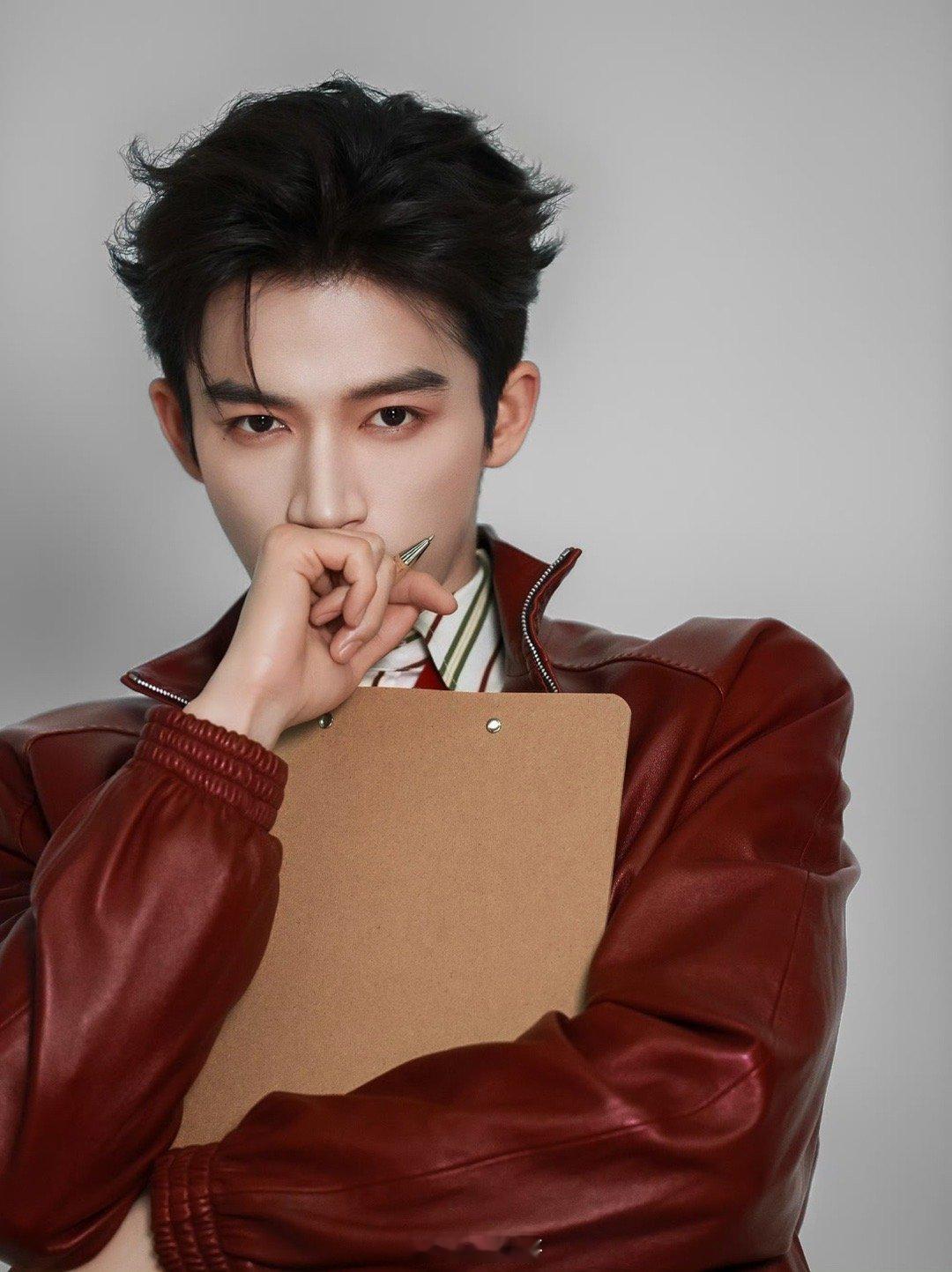 王星越邓恩熙官宣大片王星越、邓恩熙主演的电视剧《告白》首发海报来了，就是说有种俊