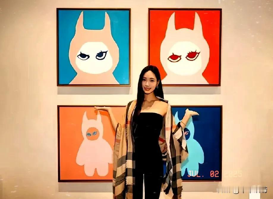 小S二女儿Lily的个人画展又被群嘲了！
 
昨天Lily在办个人画展，小S全家