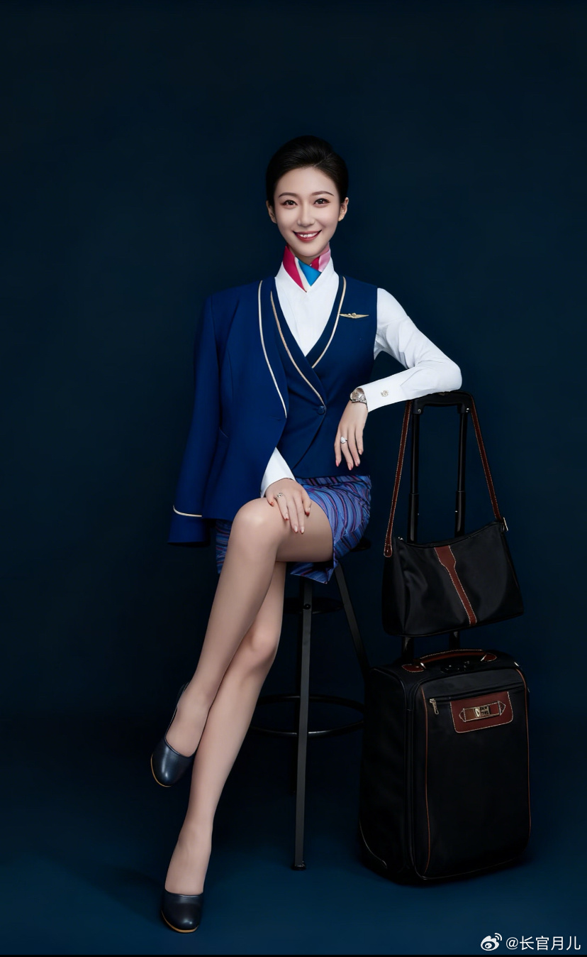 南航空姐的制服照就是美。 
