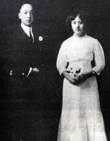 1925年，连生4女的董竹君，为圆丈夫儿子梦，冒死怀第5胎，她肚大肥圆，爱吃辣椒