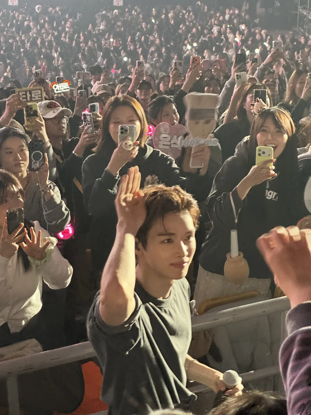 在首尔，已被郑成灿帅晕