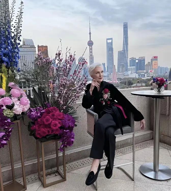 严重怀疑马斯克未来打算定居中国，他最近在推特上所描述的理想美国，实则就是中国的真