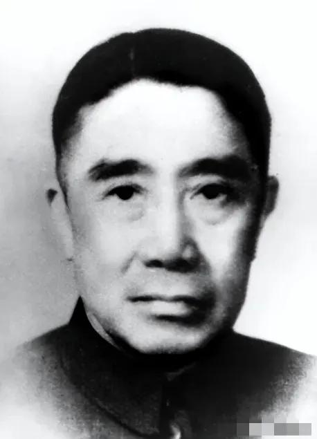 戴笠一辈子只做到副局长，军统真正的正局长，是贺耀祖，这个人表面是蒋介石心腹，暗地