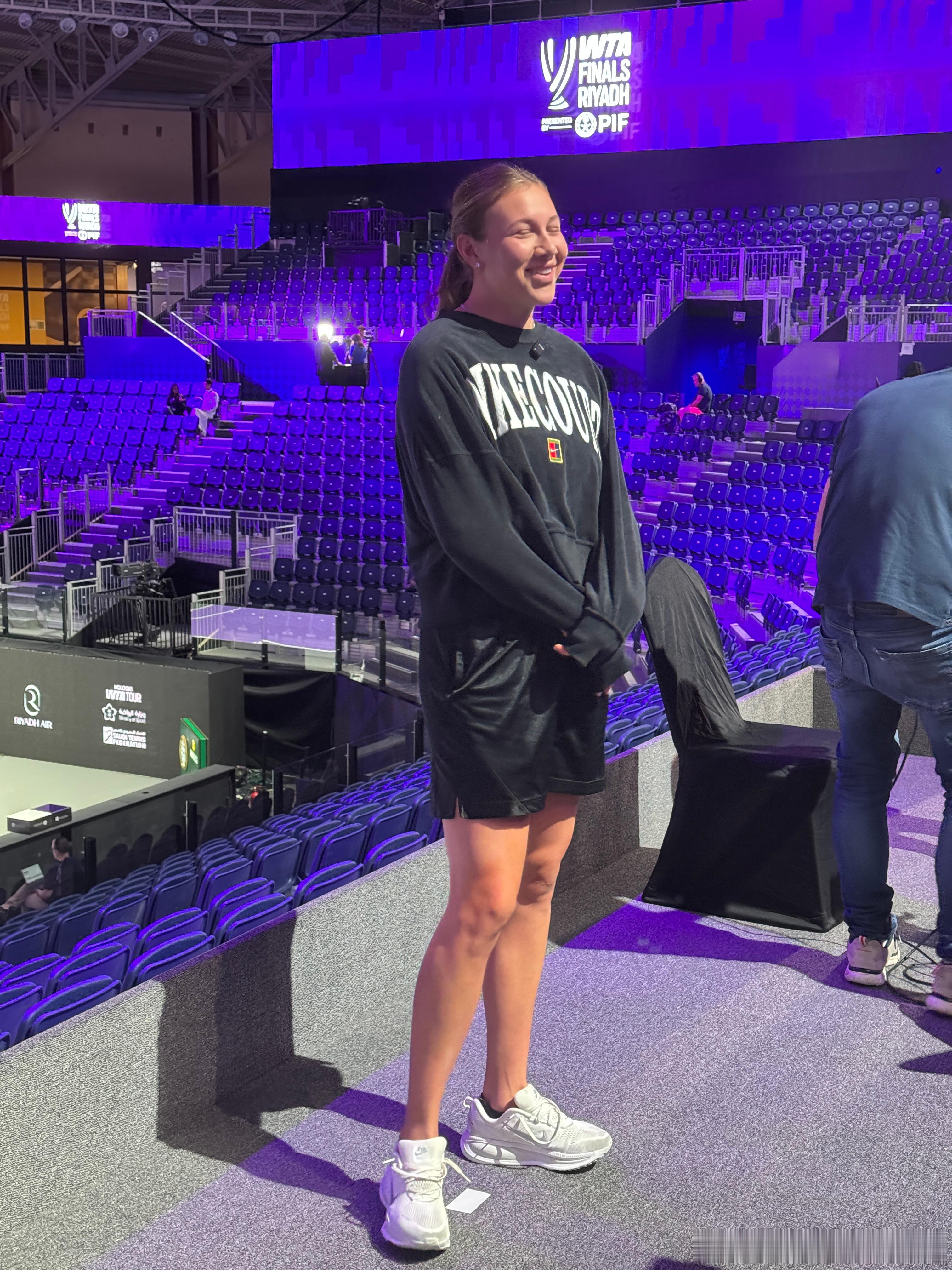 阿尼西莫娃！WTA年终总决赛媒体日最后一位[哇]Amanda一直保持微笑[努力]