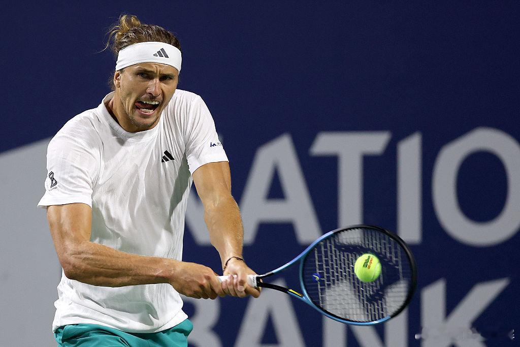 兹维列夫扳平比分！ATP1000 加拿大大师赛1/4决赛，兹维列夫尽管第二盘4-