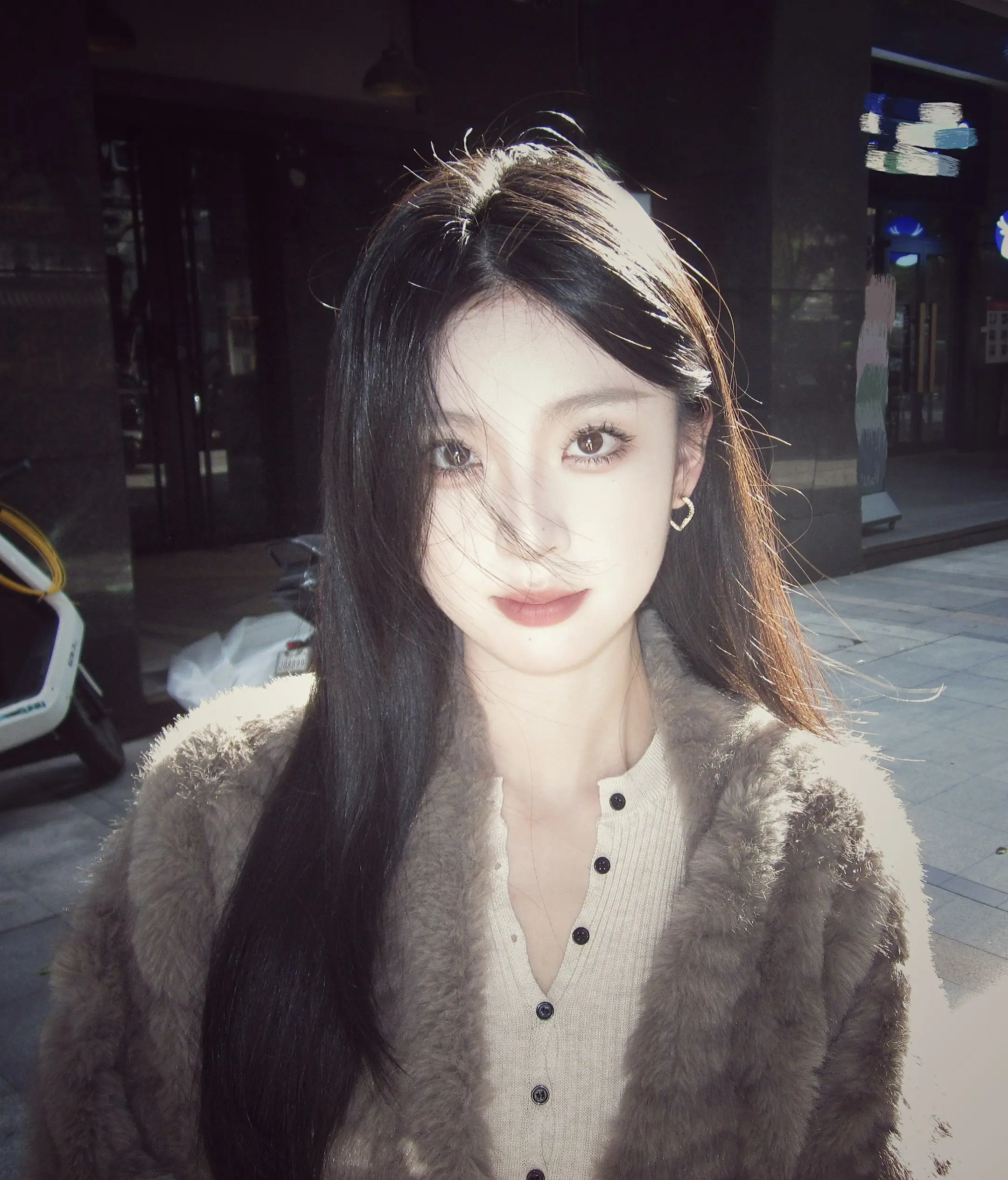 我们都不懂离别的重量 直到某天冷空气裹挟着回忆涌入