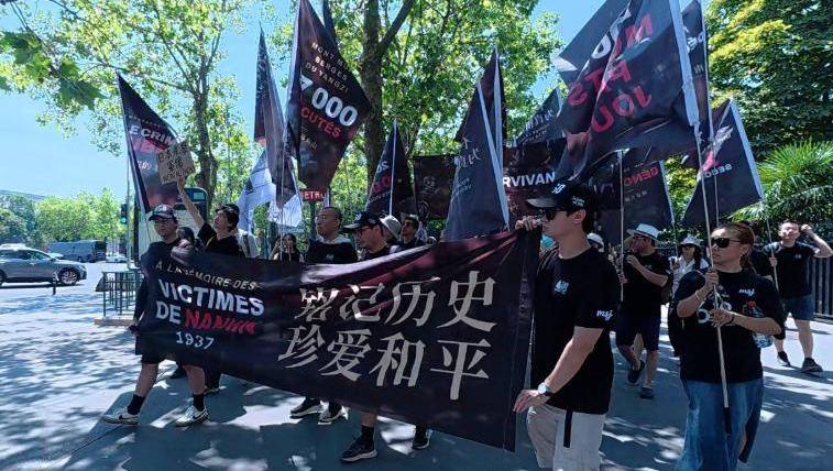 法国人顶着高温,替我们记住了南京
法国人在极端高温下走上街头,只为纪念南京大屠杀
