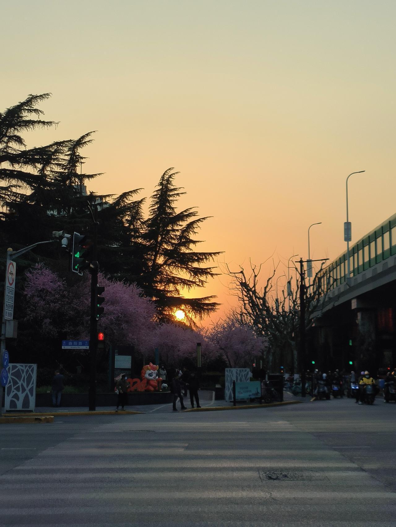 身边的风景随手拍实景图分享！
日落🌇黄昏🌆时～