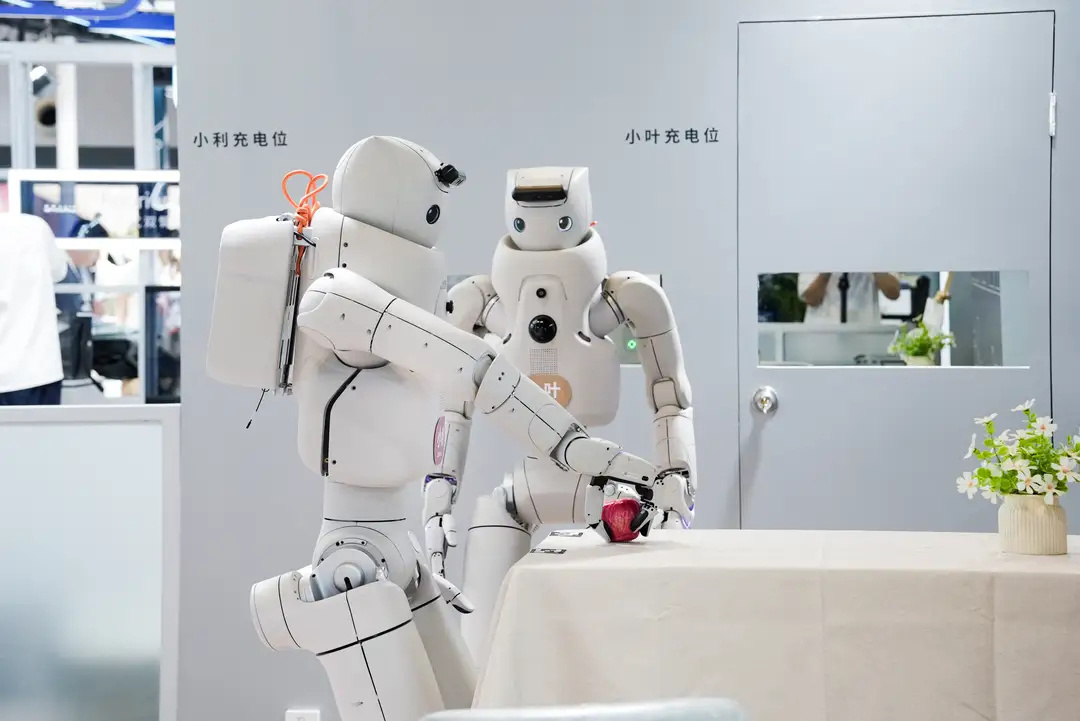 傅利叶携多款机器人亮相WAIC傅利叶在2026世界人工智能大会（WAIC）上彻底