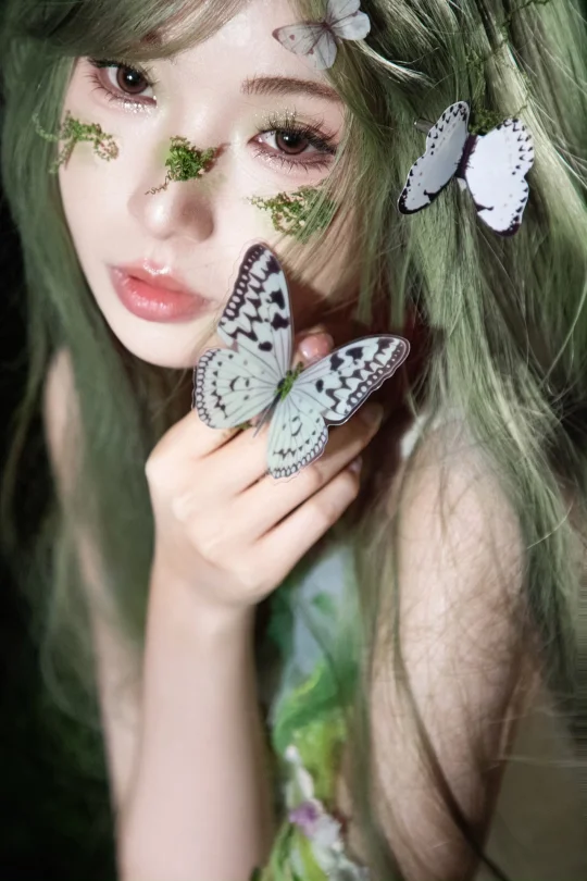 带着蝴蝶的绿色精灵公主🦋