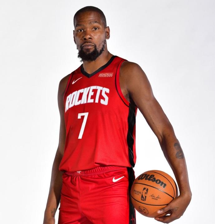 真快啊，杜兰特年满37岁！

自2007年进入NBA以后，杜兰特也打了17年职业