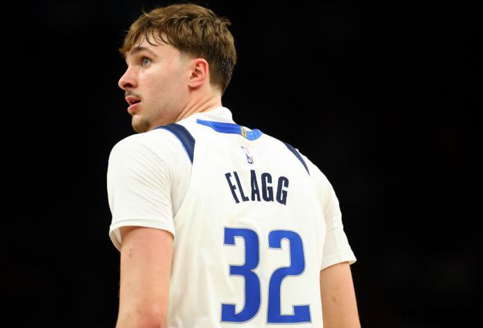 NBA官方公布了本赛季的最佳新秀阵容，分别是：一阵：弗拉格、哈珀、埃奇库姆、克尼