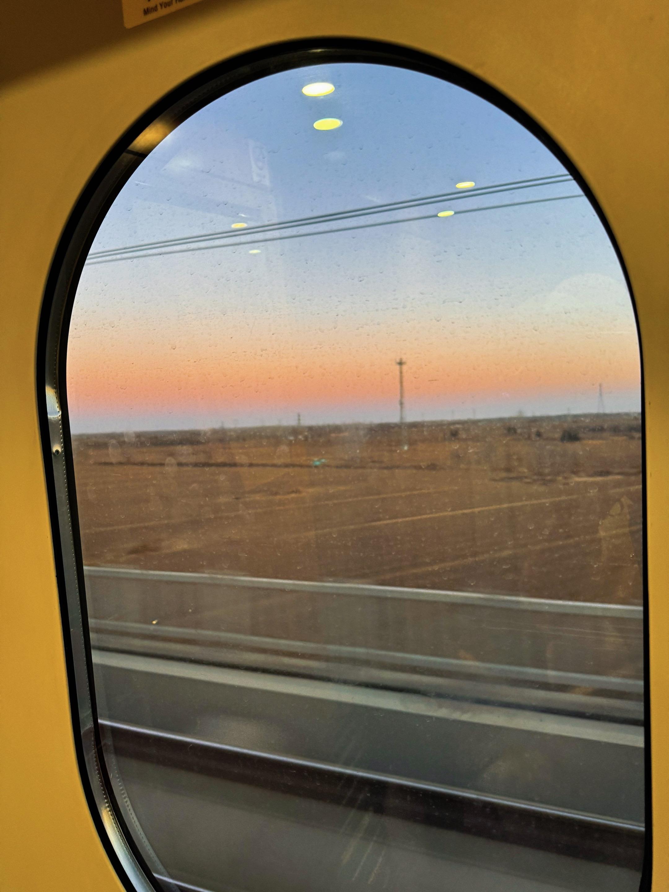 欲买桂花同载酒，终不似，少年游。 但是大家都忘了：莫道桑榆晚，为霞尚满...