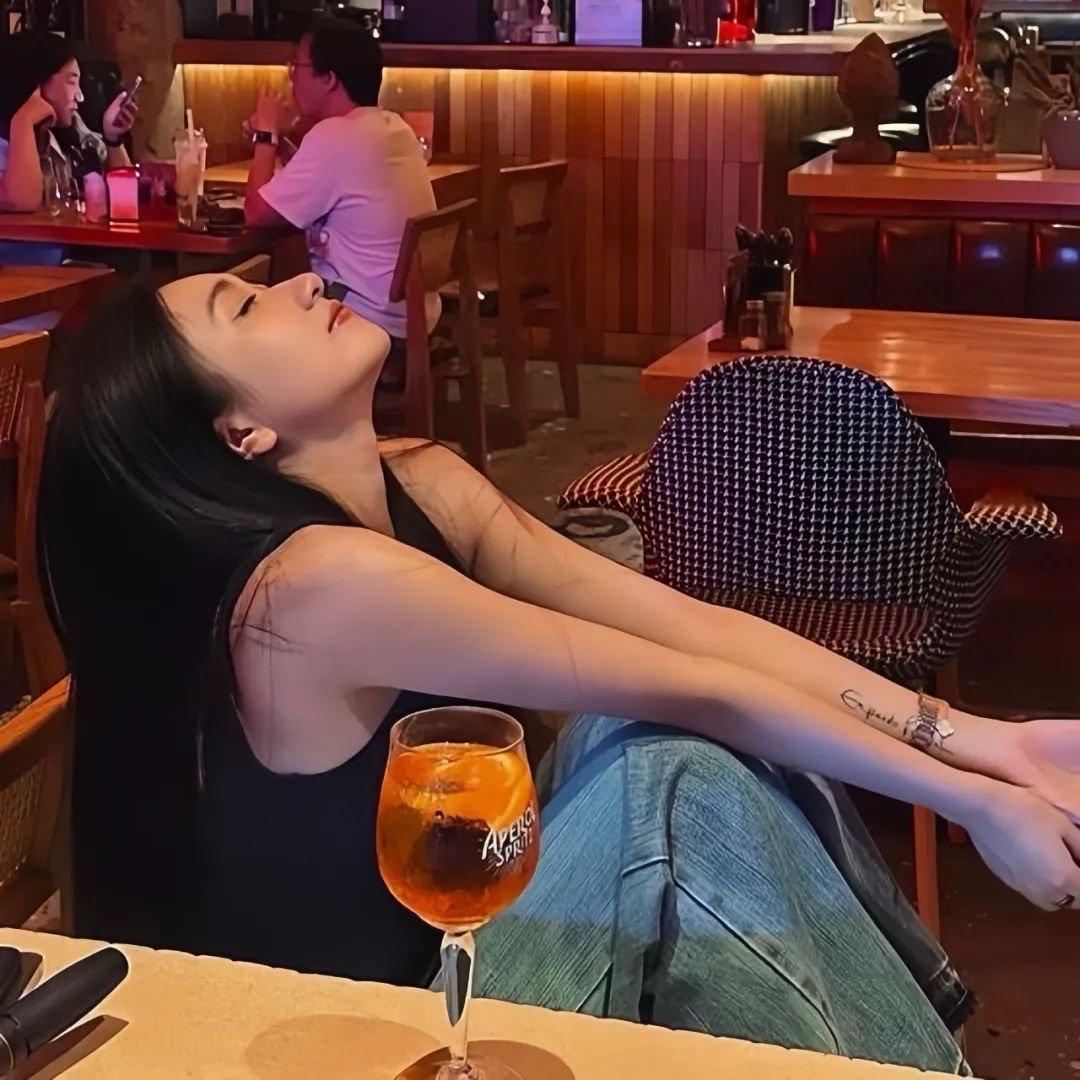 𝗖𝗼𝗳𝗳𝗲𝗲 𝗧𝗶𝗺𝗲 ☕我慢慢的害怕遇见一个对我太好的人 