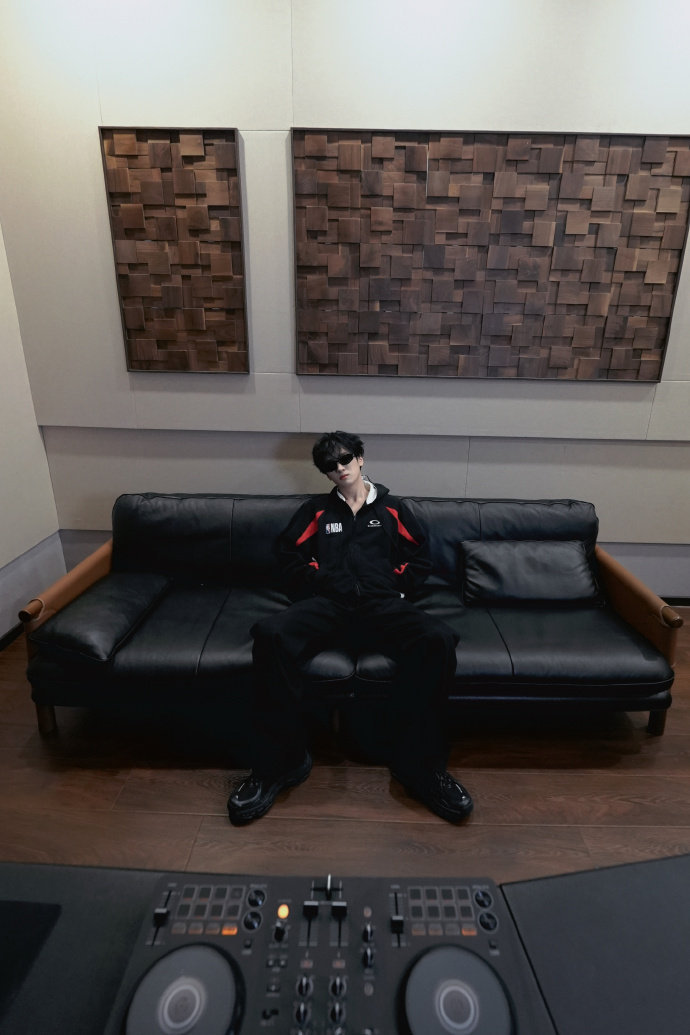 严浩翔新歌SM24月1日0点上线 严浩翔新歌4月1日将上线 严浩翔新歌SM24月