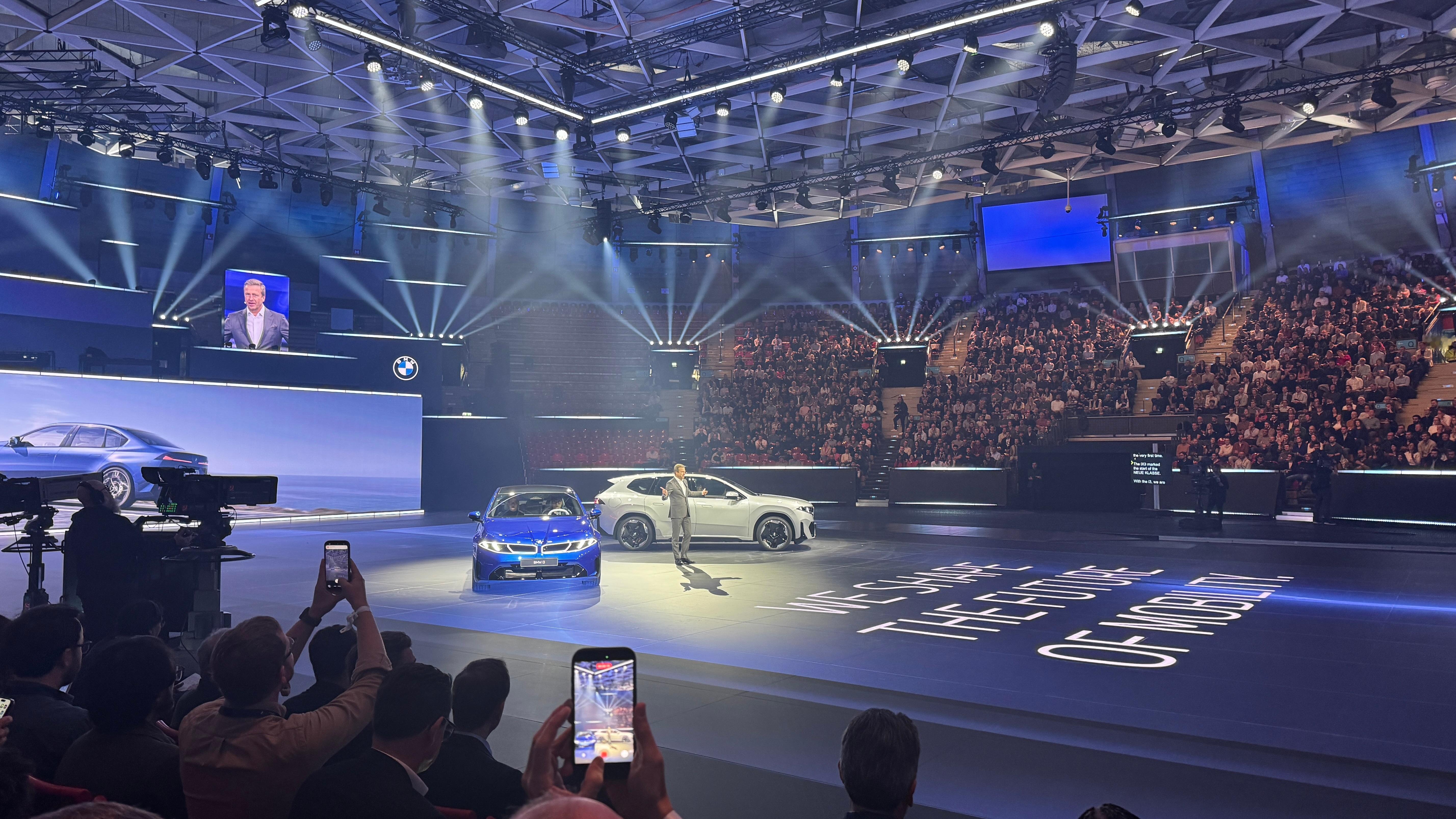 宝马最新一代3系发布…i3。最大续航里程900公里！里程焦虑完全没有。目前i3和