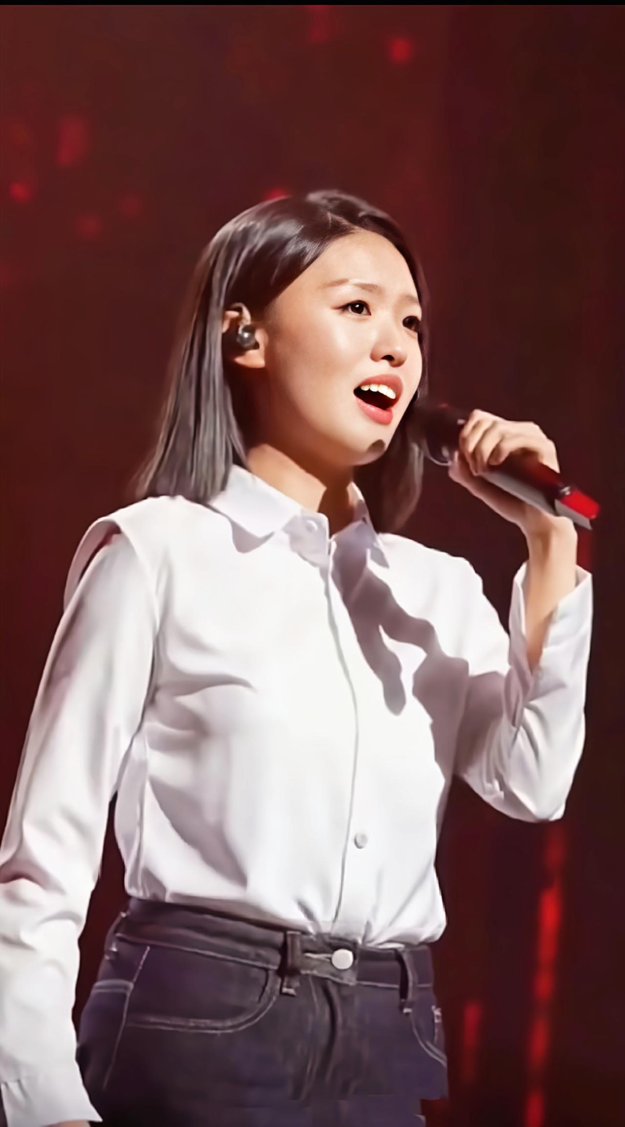 徐子尧，著名音乐人刀郎最佳伴唱及和声，2002年出生在四川资中一个音乐世家，父母