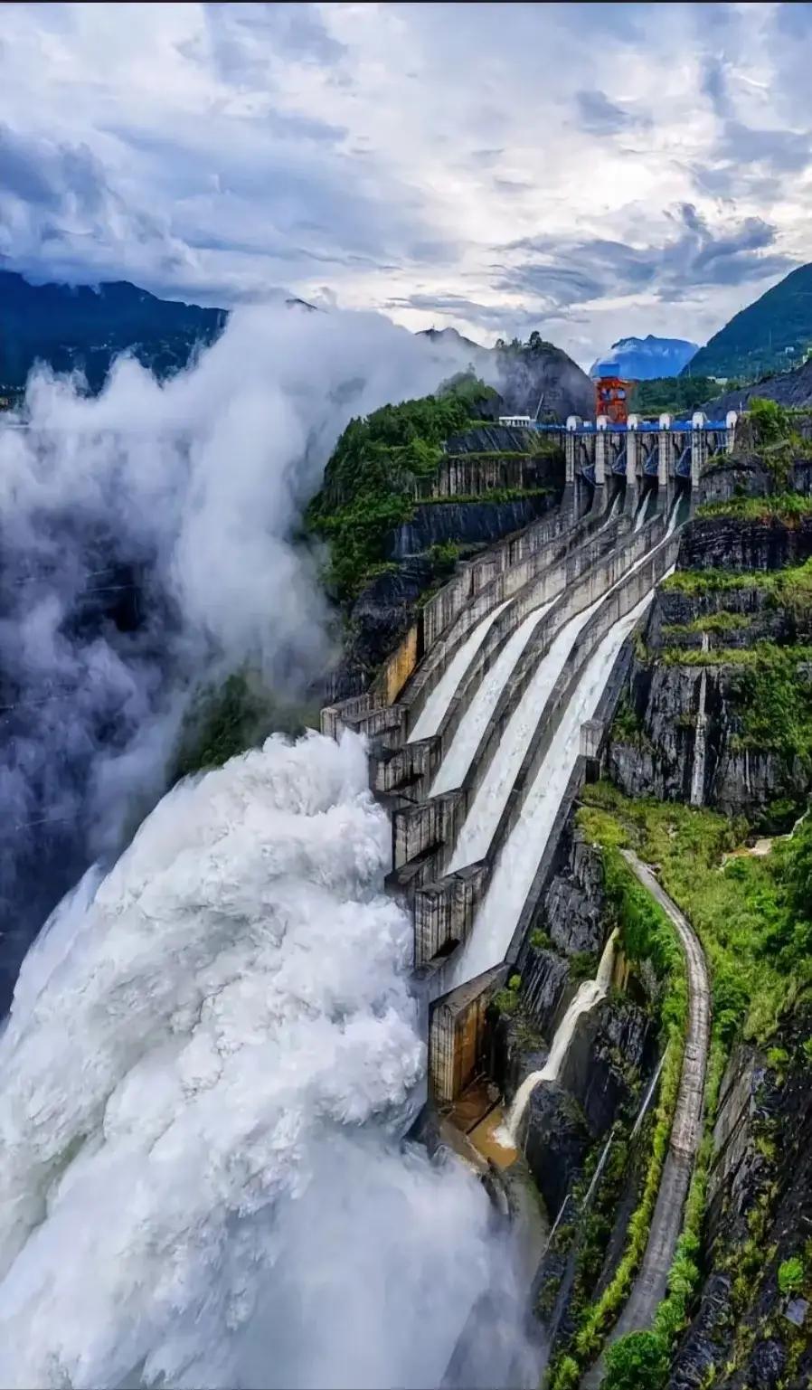 美国NASA惊爆：三峡大坝竟让地球自转轴位移2公分？真相让人笑出声！

家人们，