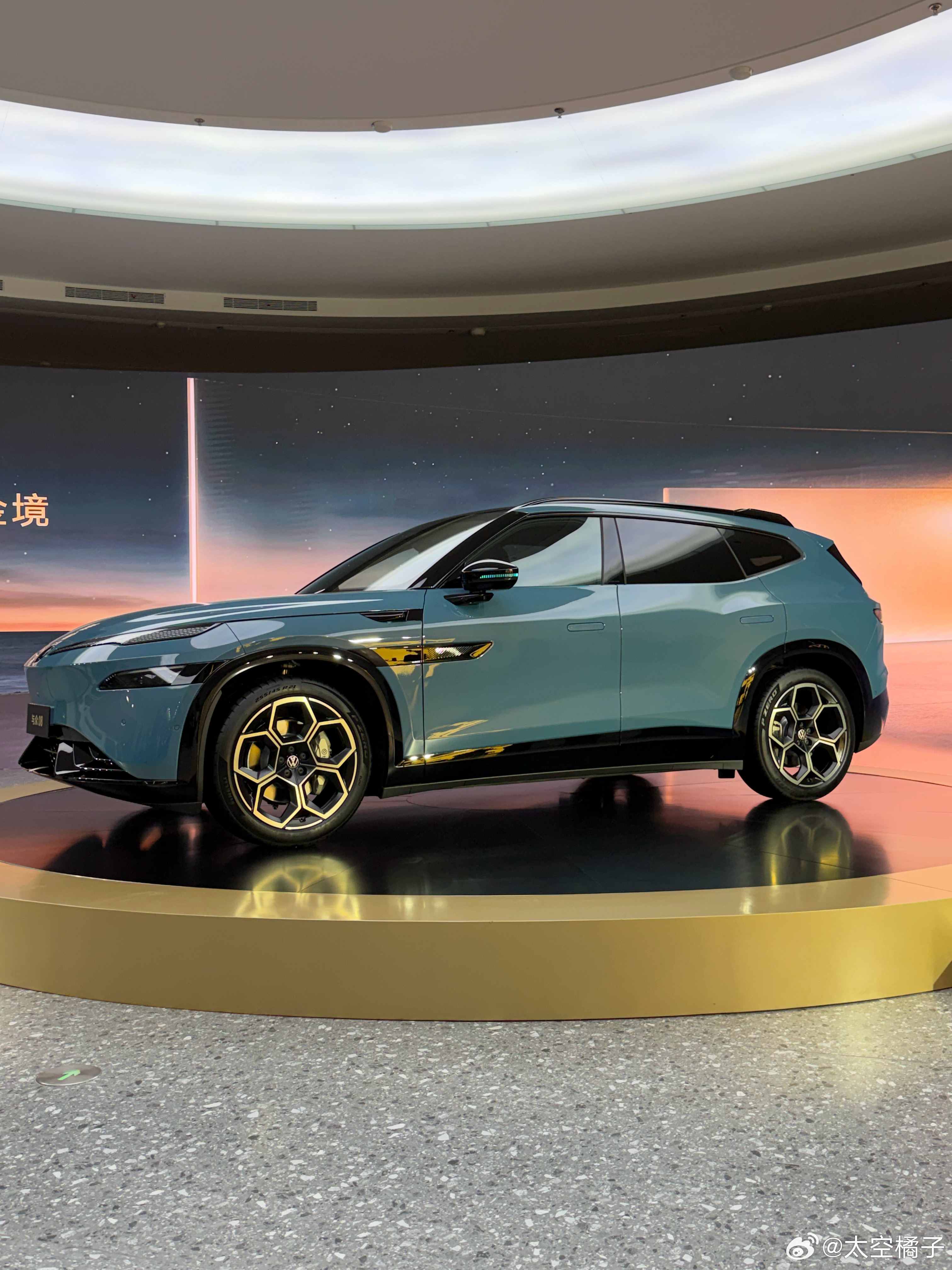 大众与众08就是大众品牌的G9看到小蓝灯了吗你们猜前几天体验丝滑的小鹏第二代VL