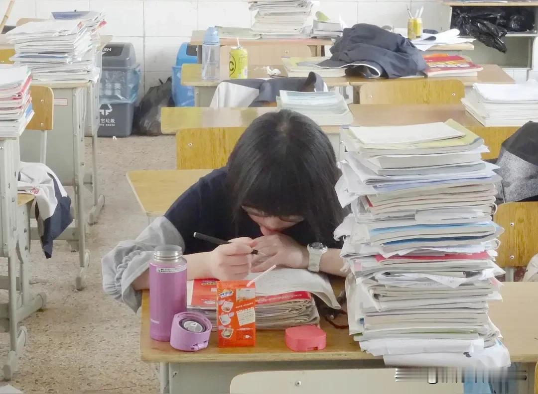 现在的教育是不是没前几年那儿卷了？

前几年教育内卷极度疯狂，为了让孩子上名校，