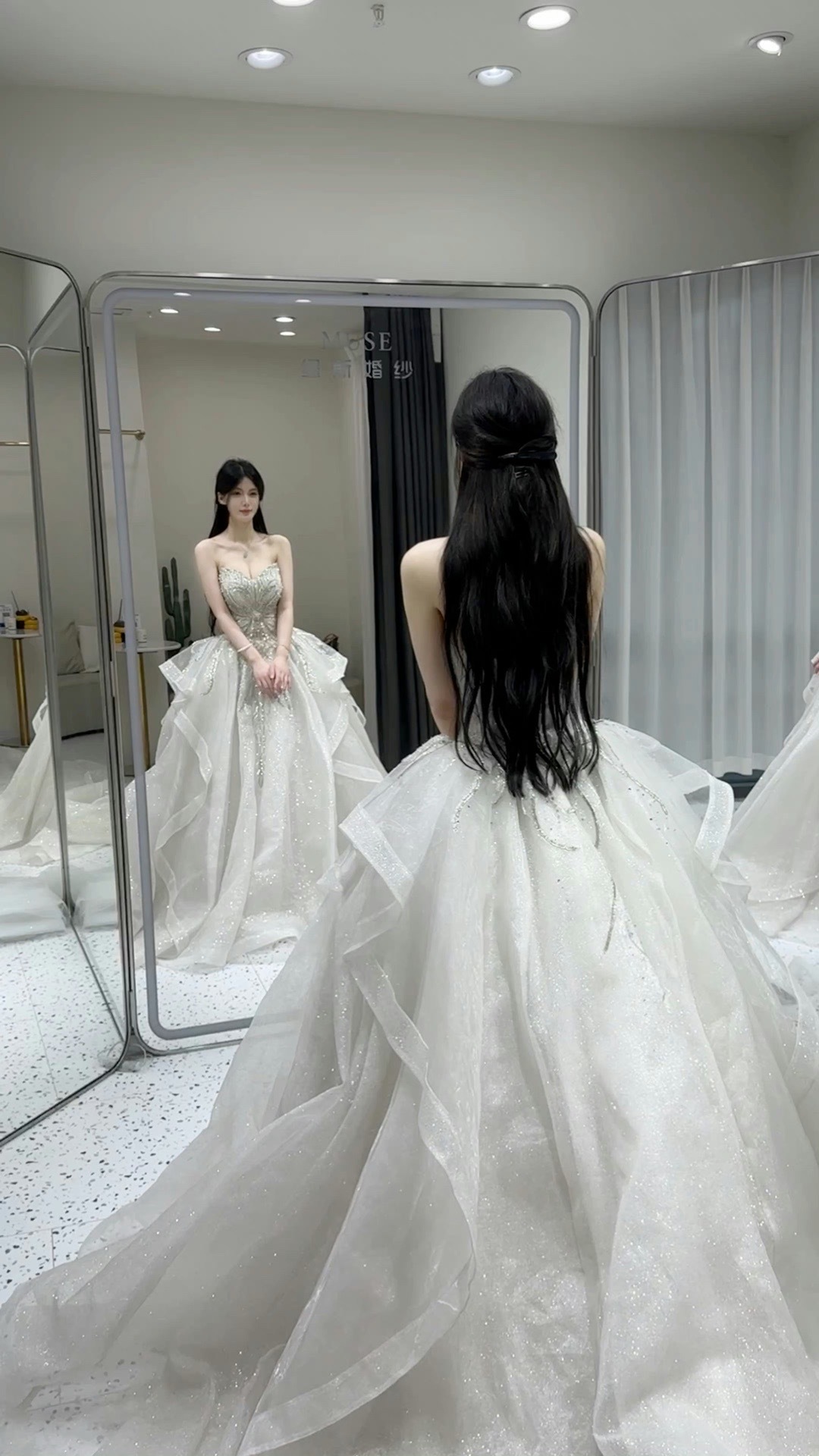 🦢婚纱是所有女孩的梦但结婚不是 ​#每个女孩的婚纱梦# ​​​