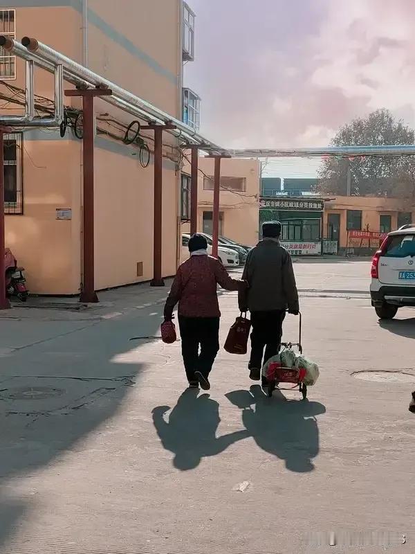 反对加装电梯者，你们不知道需要者有多渴望，我们这里有老人住在5楼，6楼，因病因残