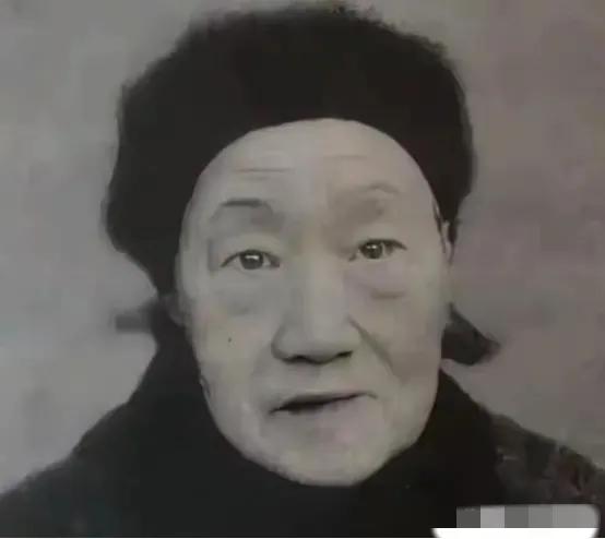 1930年，19岁村妇郑家娟冒死收殓杨开慧，将其安葬于自家旱地，此后25年默默守