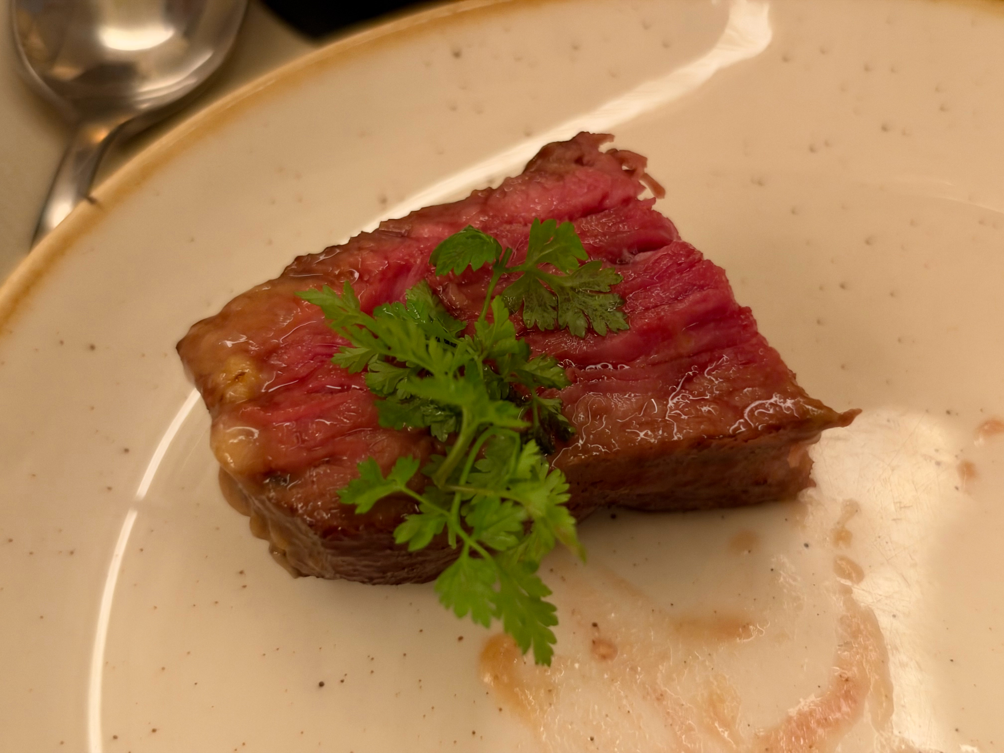 牛肉手电筒照一下就能吃了，我一般吃全熟，今天挑战一下自己[捂嘴哭] ​​​