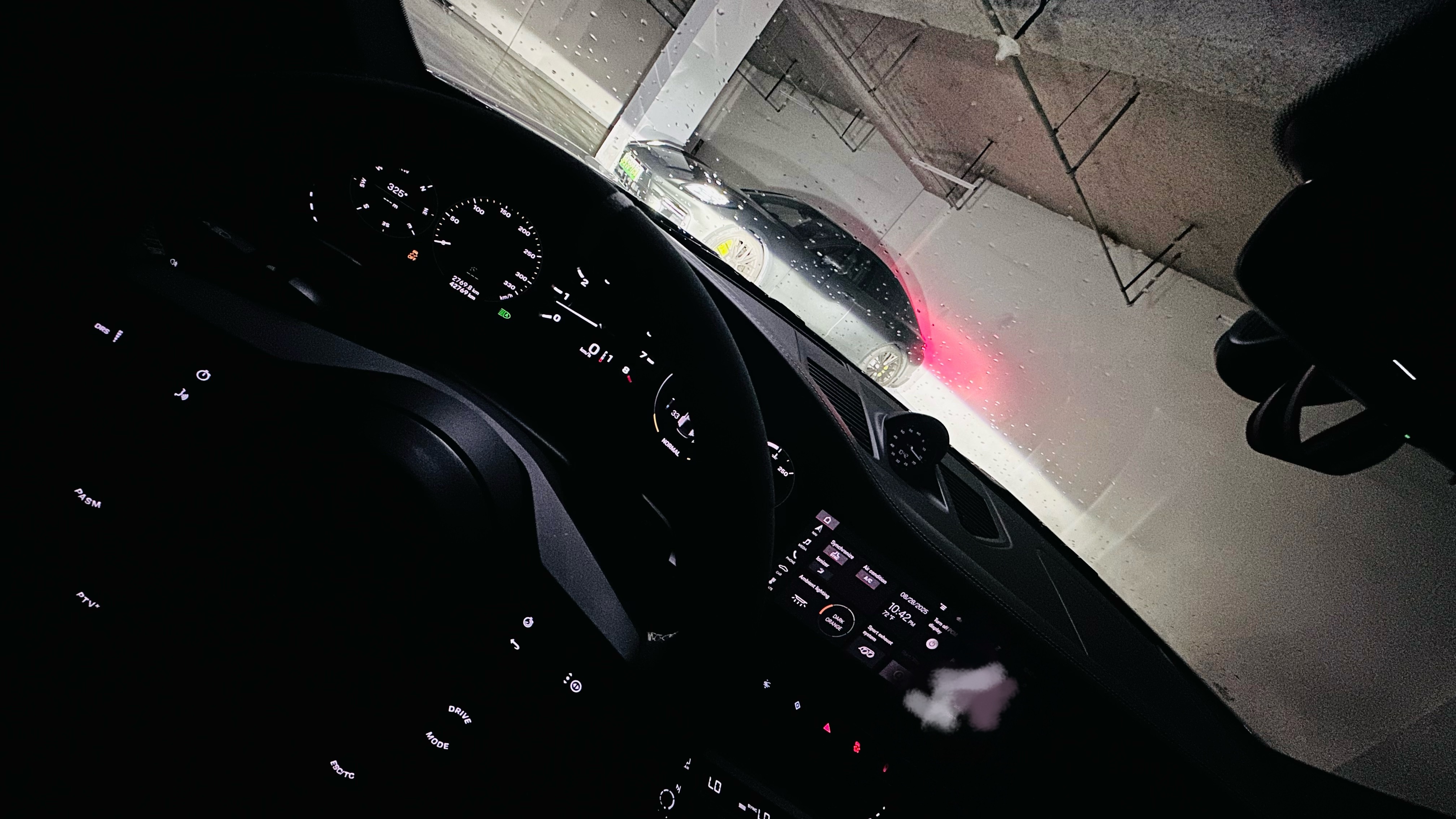 别光顾着跟Panamera 玩儿啊， 911 饿啦。别不正经说车保时捷[超话]保